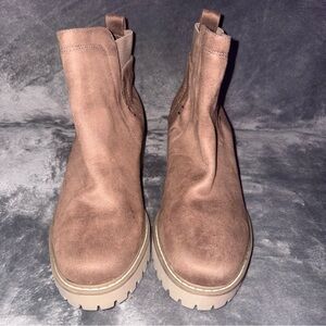Dolce Vita Boots Womens 9.5 Tan Suede Rielle Ankle Bootie Combat Y2K Chunky- NB